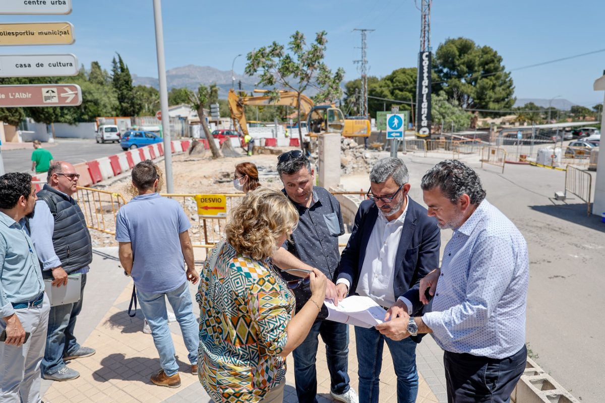 Prosiguen las obras de mejora de conexión entre l’Albir y el casco urbano tras el reasfaltado del Camí de la Mar