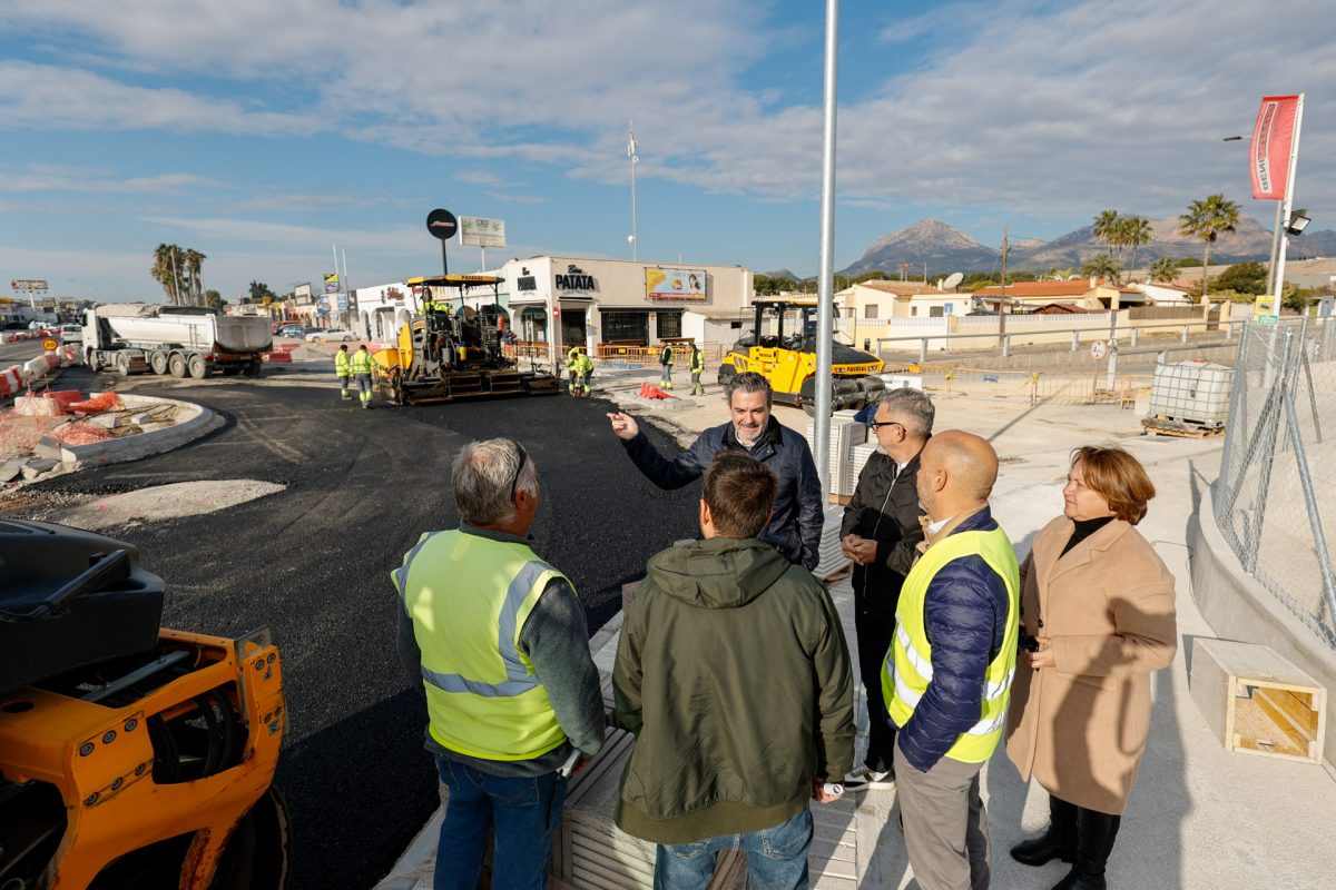 El avance de las obras EDUSI en la rotonda de la avenida Europa permite reabrir al tráfico el camí de la Mar